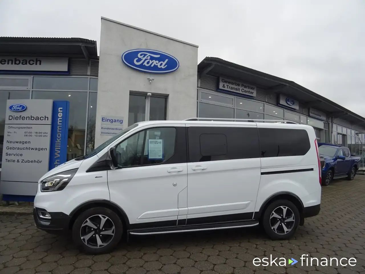 Lízing Hatchback Ford Tourneo Custom 2023