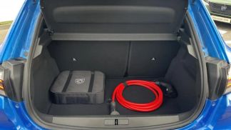 Lízing Sedan Peugeot E-208 2024