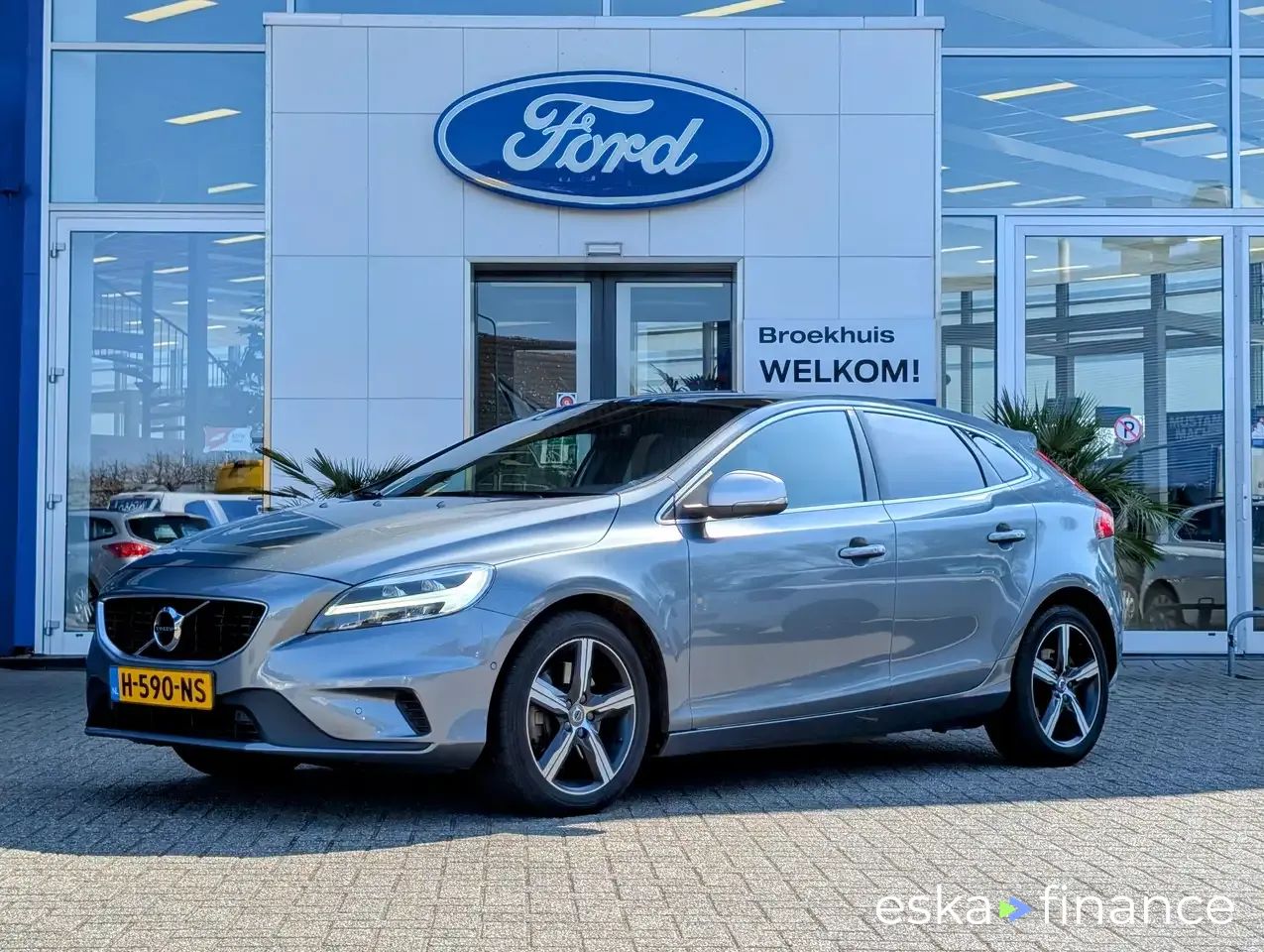Lízing Hatchback Volvo V40 2020