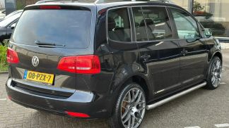 Financování Hatchback Volkswagen Touran 2011