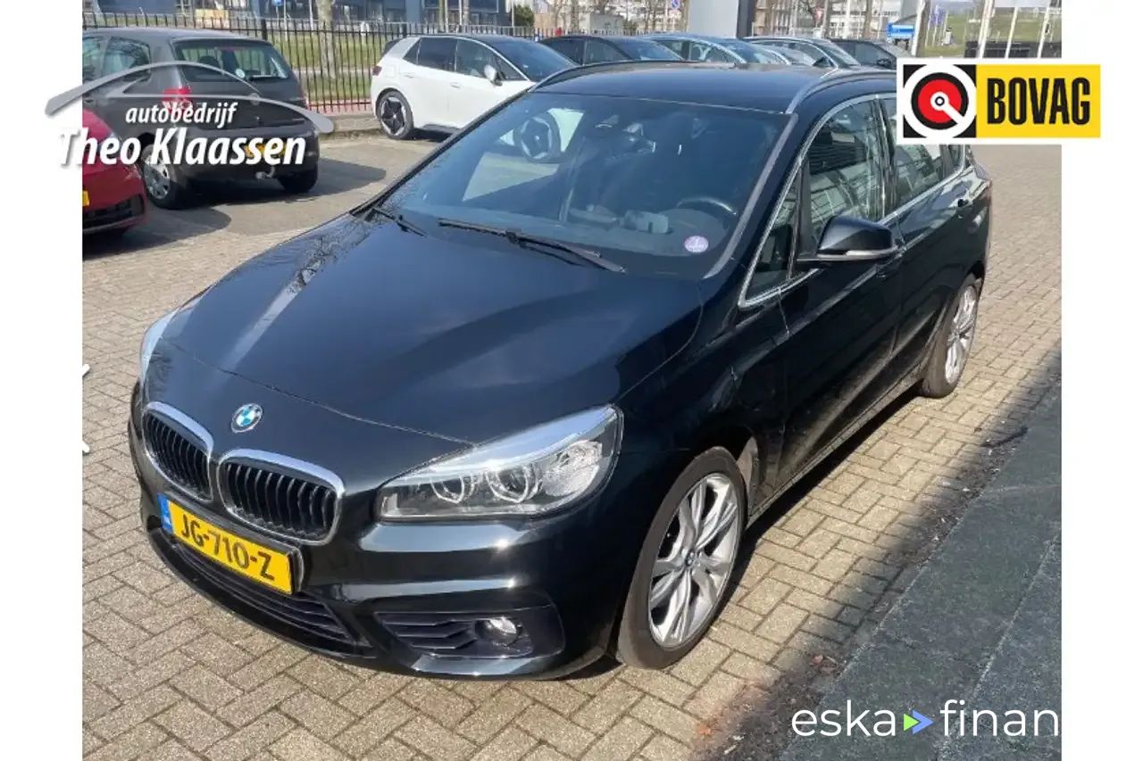 Lízing Hatchback BMW 225 2016