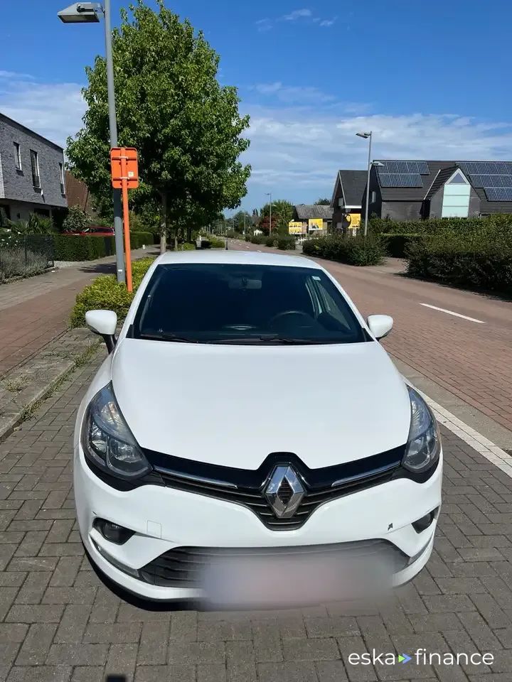 Sedan Renault Clio 2017