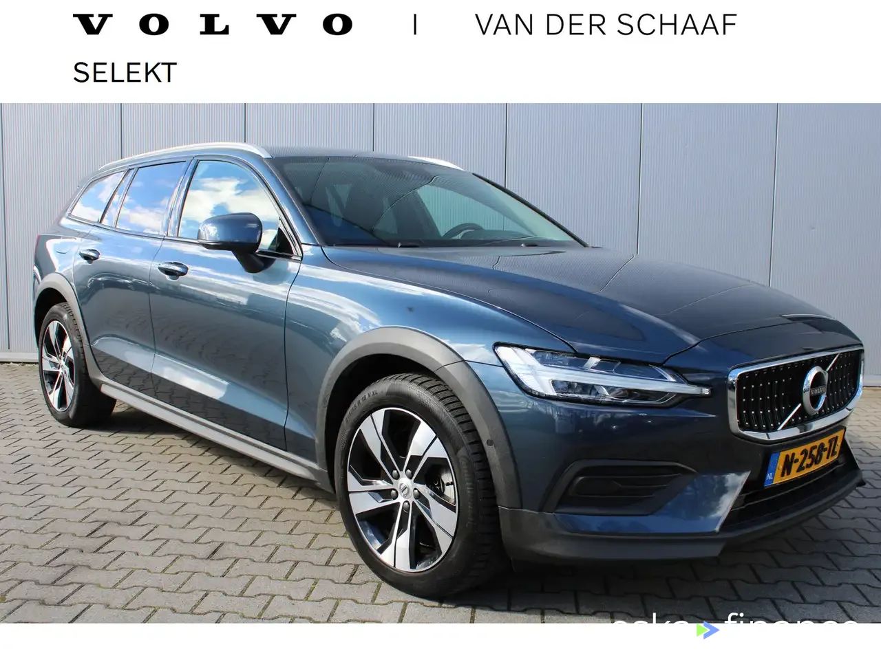 Leasing Wagon Volvo V60 Cross Country 2022