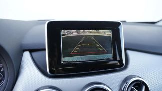 Lízing Hatchback MERCEDES B 180 2013