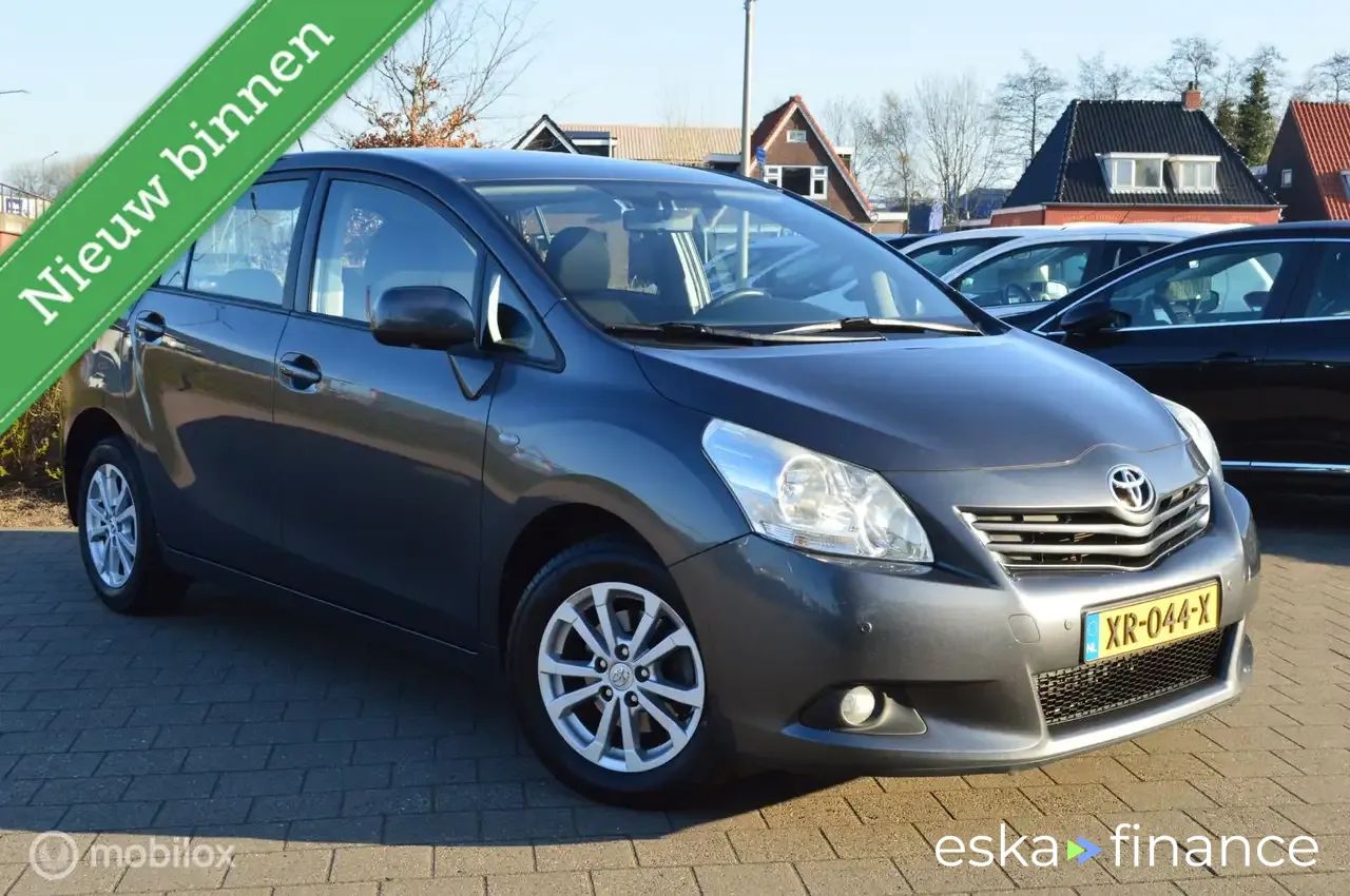 Financování Hatchback Toyota Verso 2011