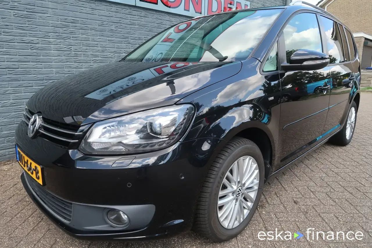 Lízing Hatchback Volkswagen Touran 2014
