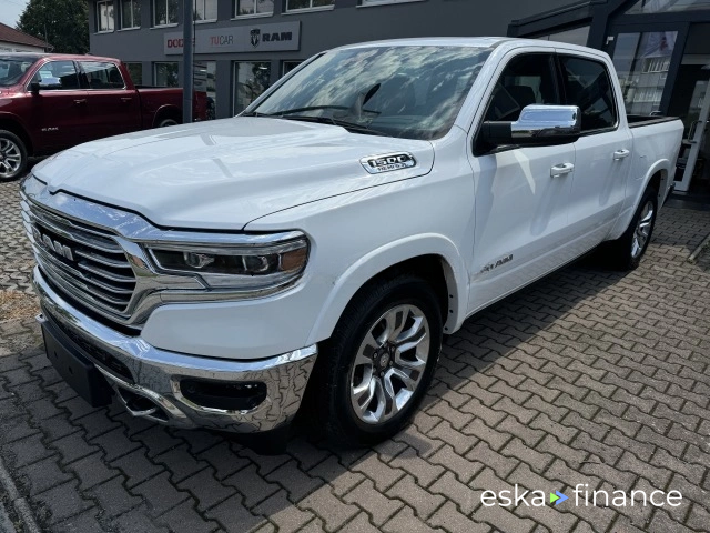 Financování SUV Dodge 1500 2024