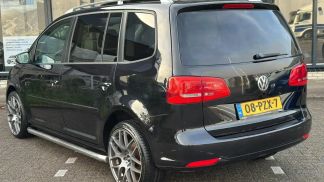 Financování Hatchback Volkswagen Touran 2011