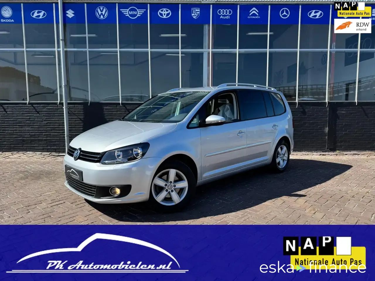 Lízing Hatchback Volkswagen Touran 2011
