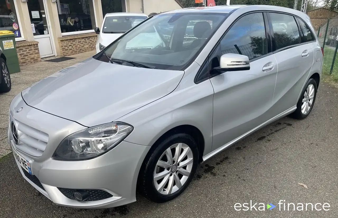 Leasing Hatchback MERCEDES B 180 2013