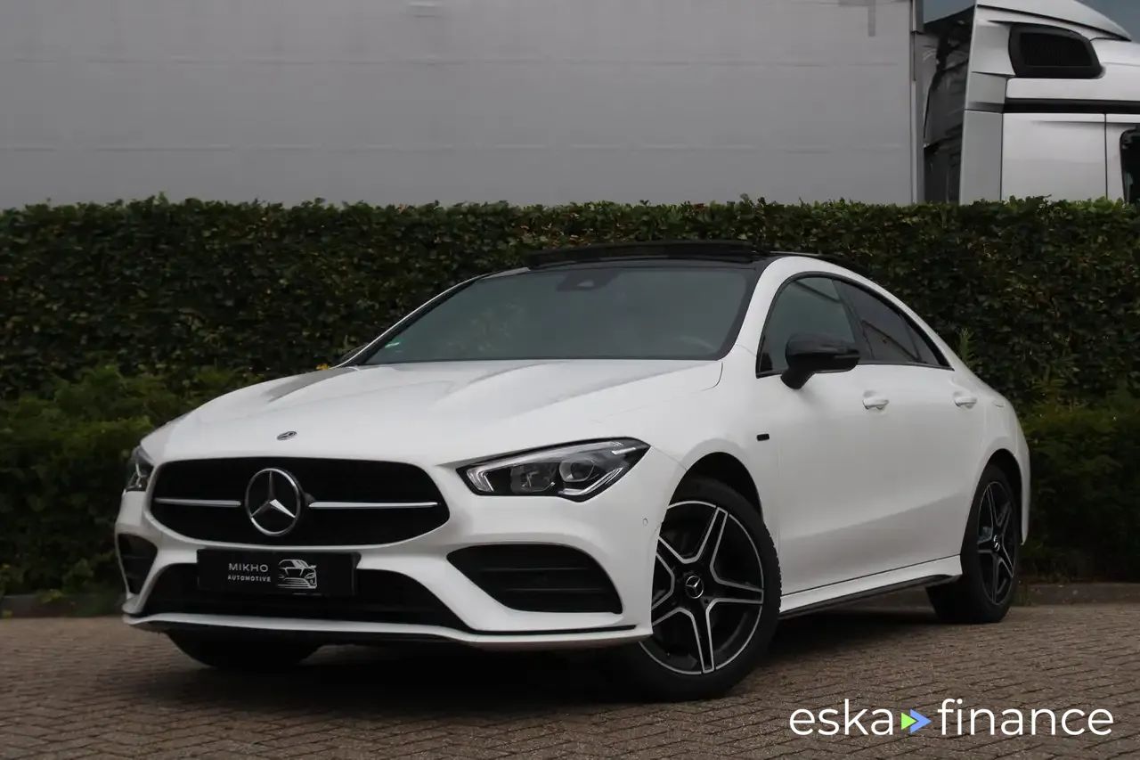 Lízing Sedan MERCEDES CLA 250 2020