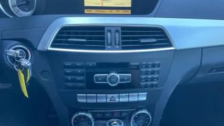 Lízing Sedan MERCEDES C 180 2012