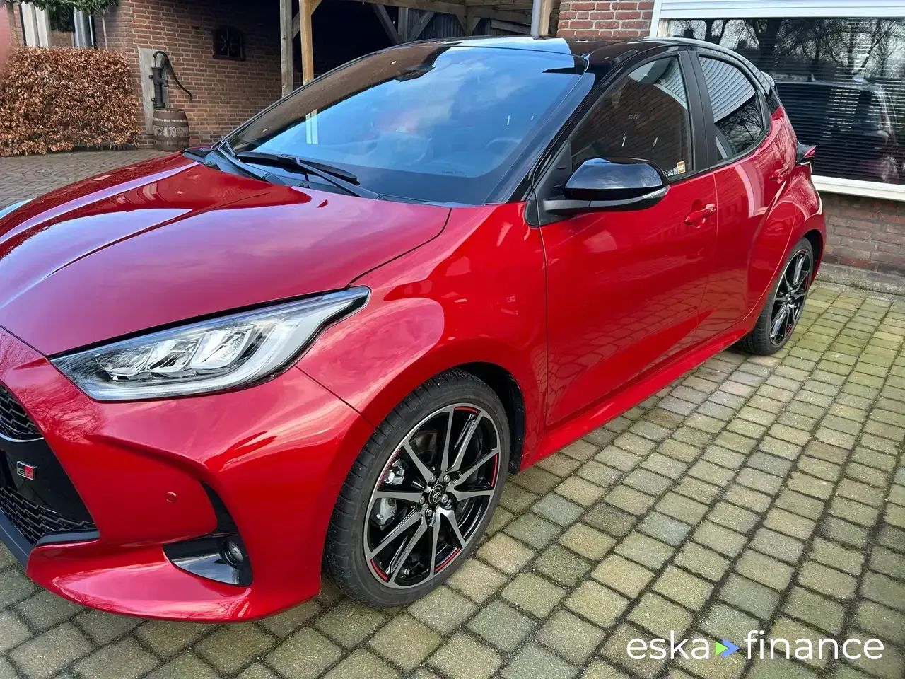 Lízing Sedan Toyota Yaris 2024