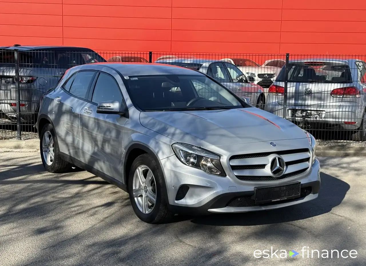 Finansowanie SUV MERCEDES GLA 200 2014