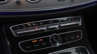 Lízing Sedan MERCEDES E 200 2017