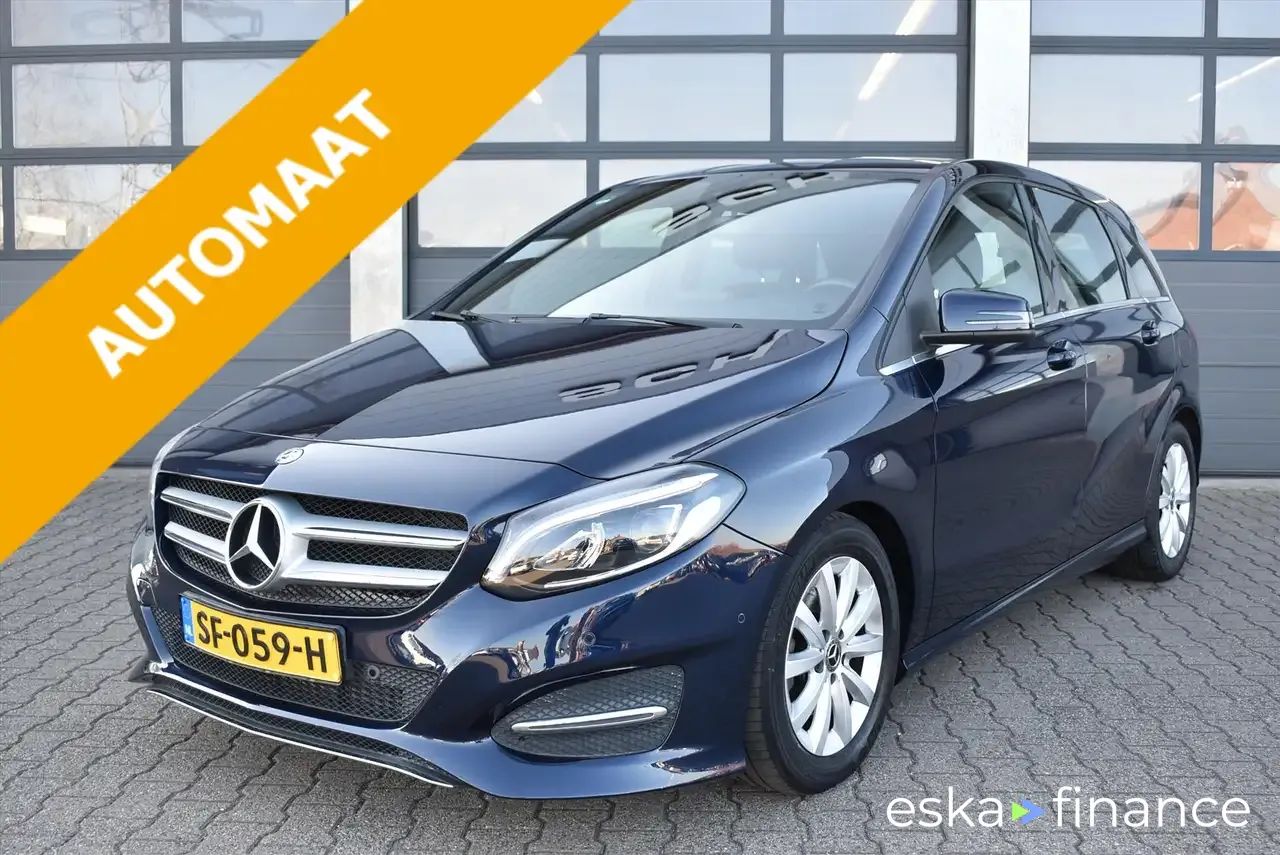 Lízing Hatchback MERCEDES B 180 2018