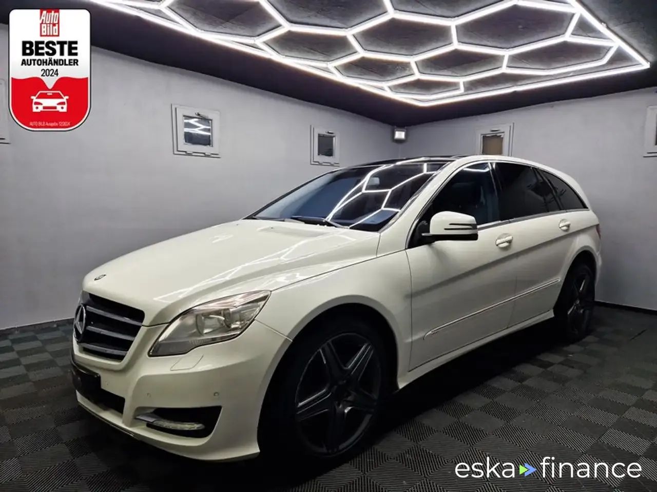 Lízing Hatchback MERCEDES R 350 2011