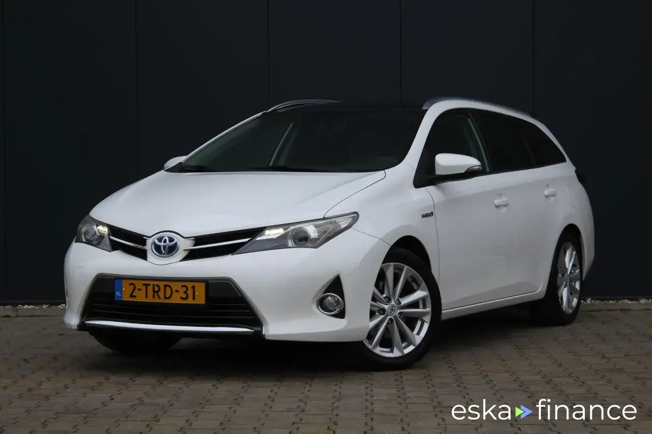 Leasing Wagon Toyota Auris 2014