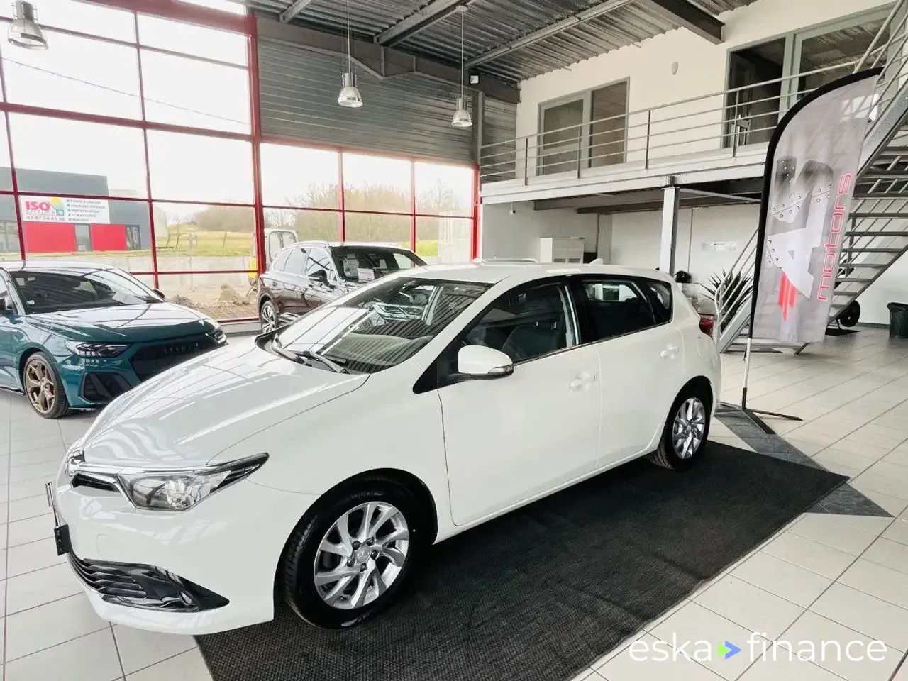 Finansowanie Van Toyota Auris 2015