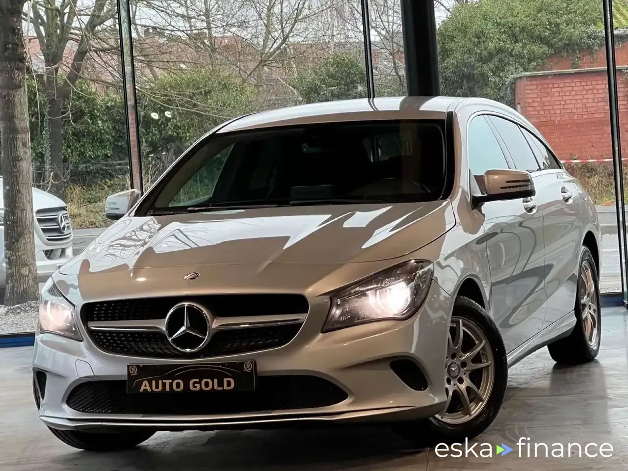 Lízing Kombi MERCEDES CLA 200 2016