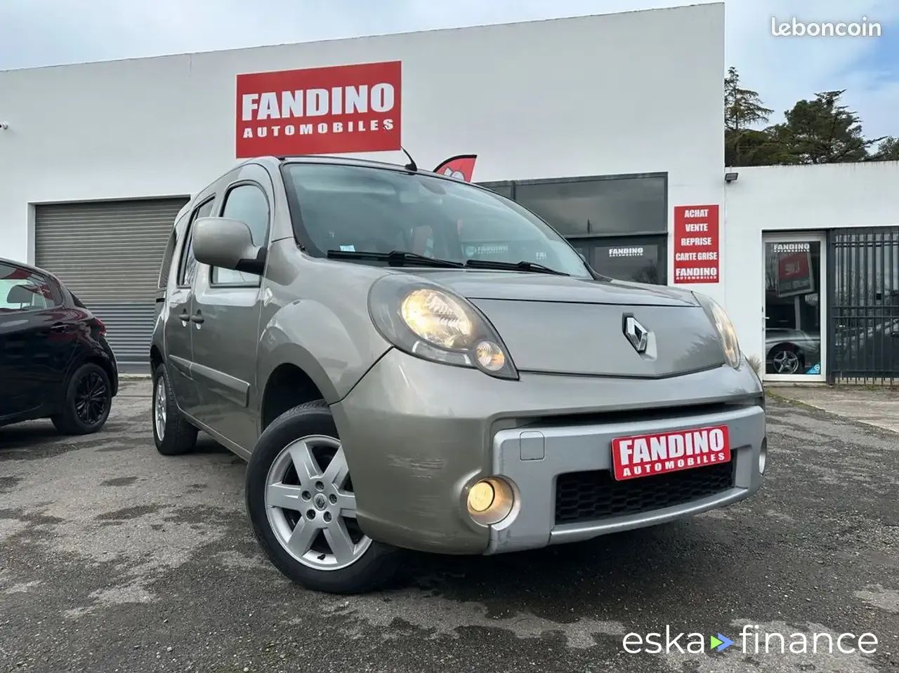 Lízing Hatchback Renault Kangoo 2011
