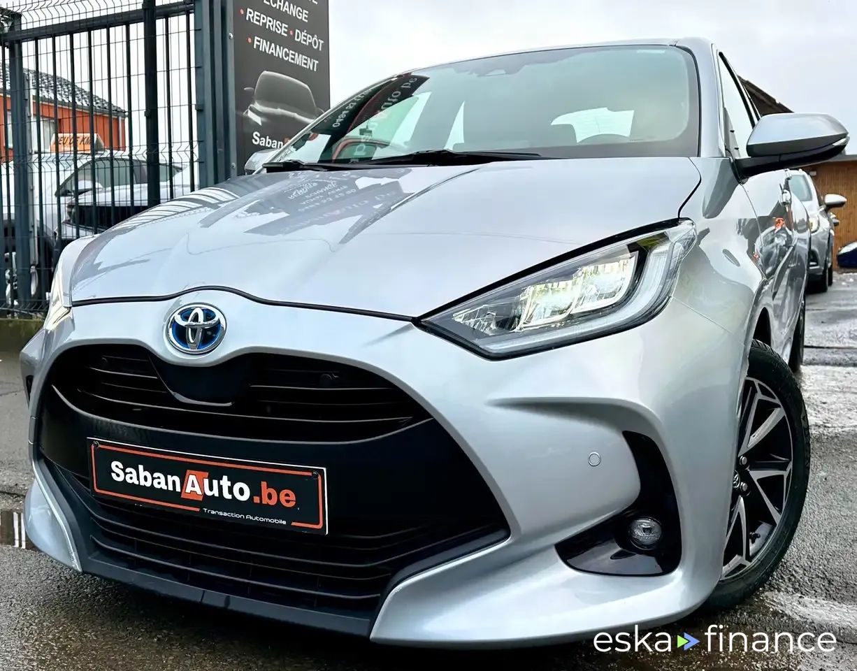 Lízing Sedan Toyota Yaris 2021