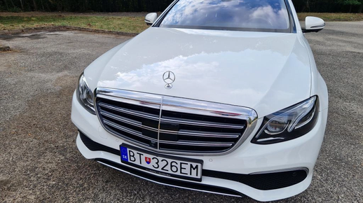 MERCEDES E TRIEDA 2016