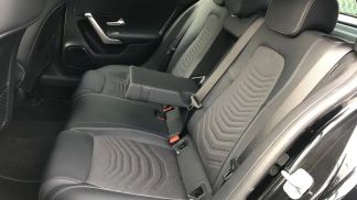 Lízing Hatchback MERCEDES A 180 2024