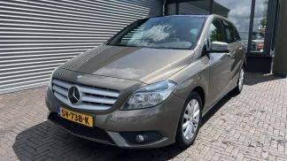 Lízing Hatchback MERCEDES B 180 2012