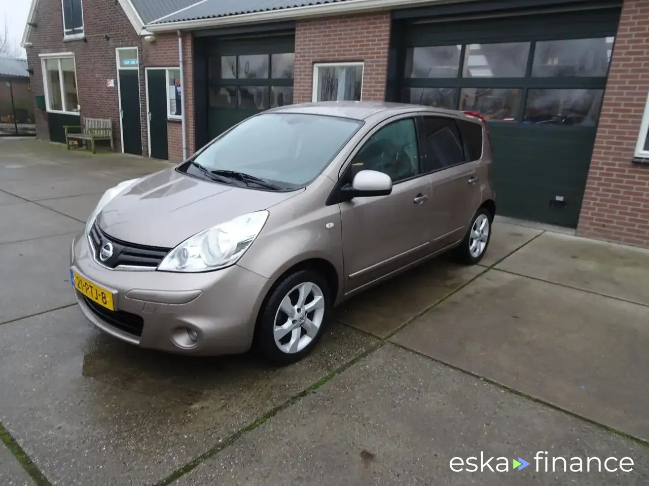 Leasing Hatchback Nissan Note 2011