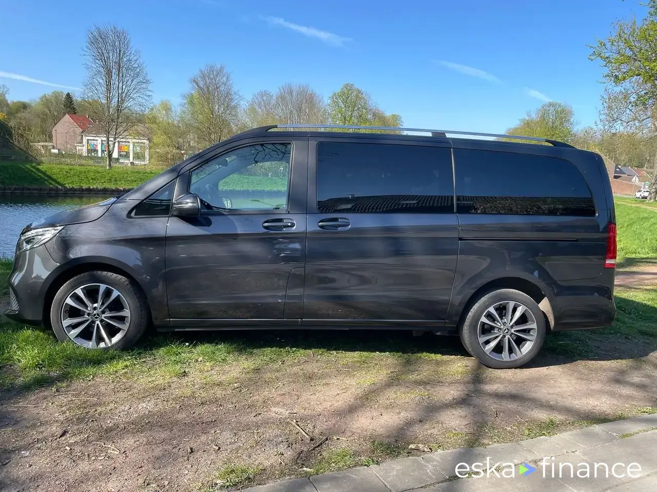 Financování Hatchback MERCEDES V 220 2022