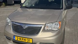 Lízing Hatchback Lancia Voyager 2013