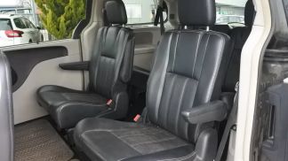 Lízing Hatchback Lancia Voyager 2012