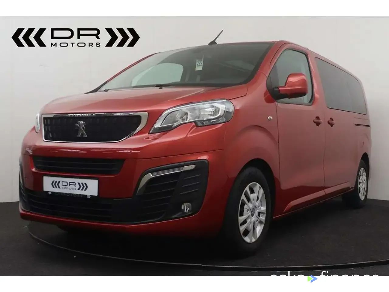 Lízing Hatchback Peugeot Traveller 2020