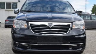 Lízing Hatchback Lancia Voyager 2014