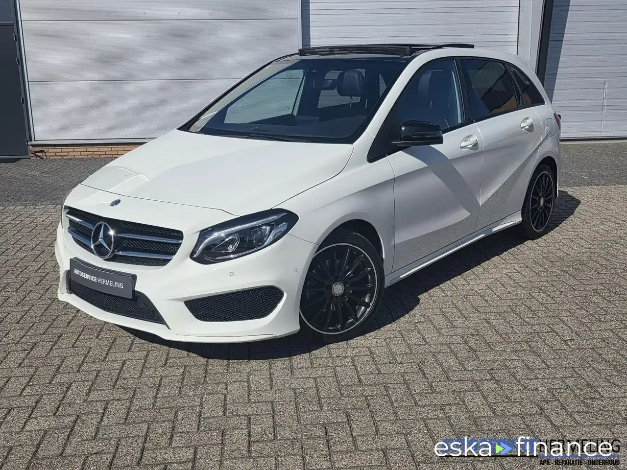Lízing Hatchback MERCEDES B 180 2016