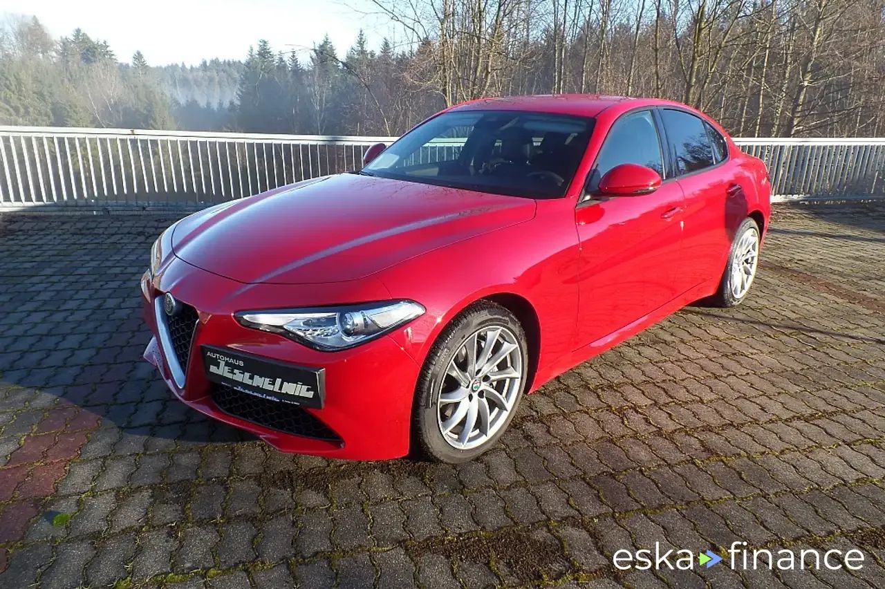 Lízing Sedan Alfa Romeo Giulia 2019