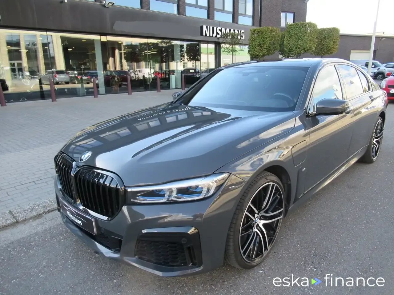 Lízing Sedan BMW 745 2021