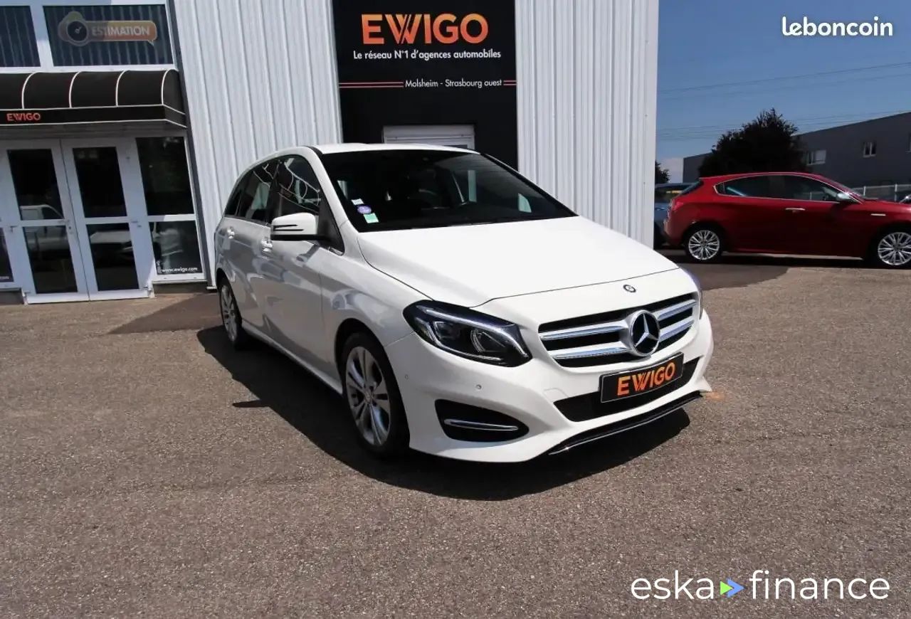 Lízing Hatchback MERCEDES B 180 2017