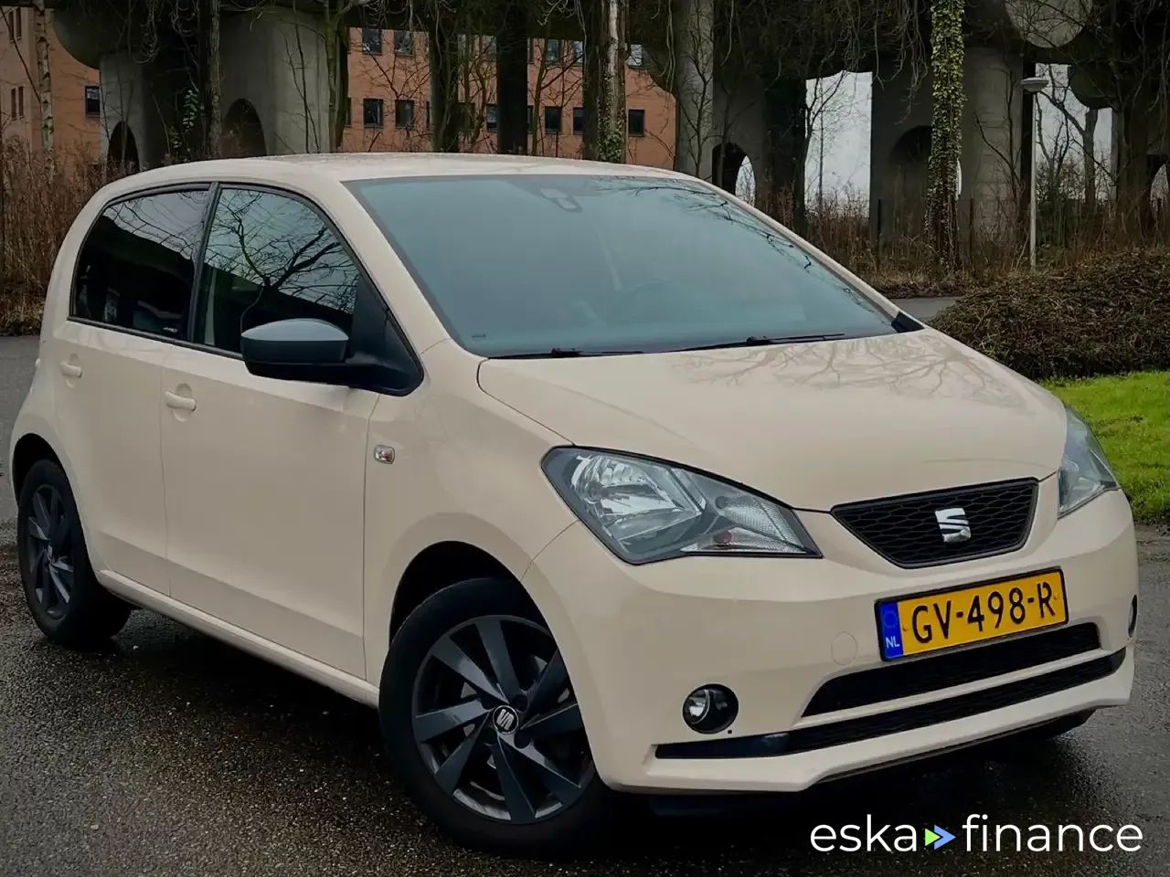 Leasing Sedan Seat Mii 2015