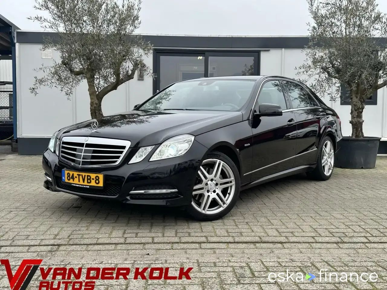 Lízing Sedan MERCEDES E 350 2011