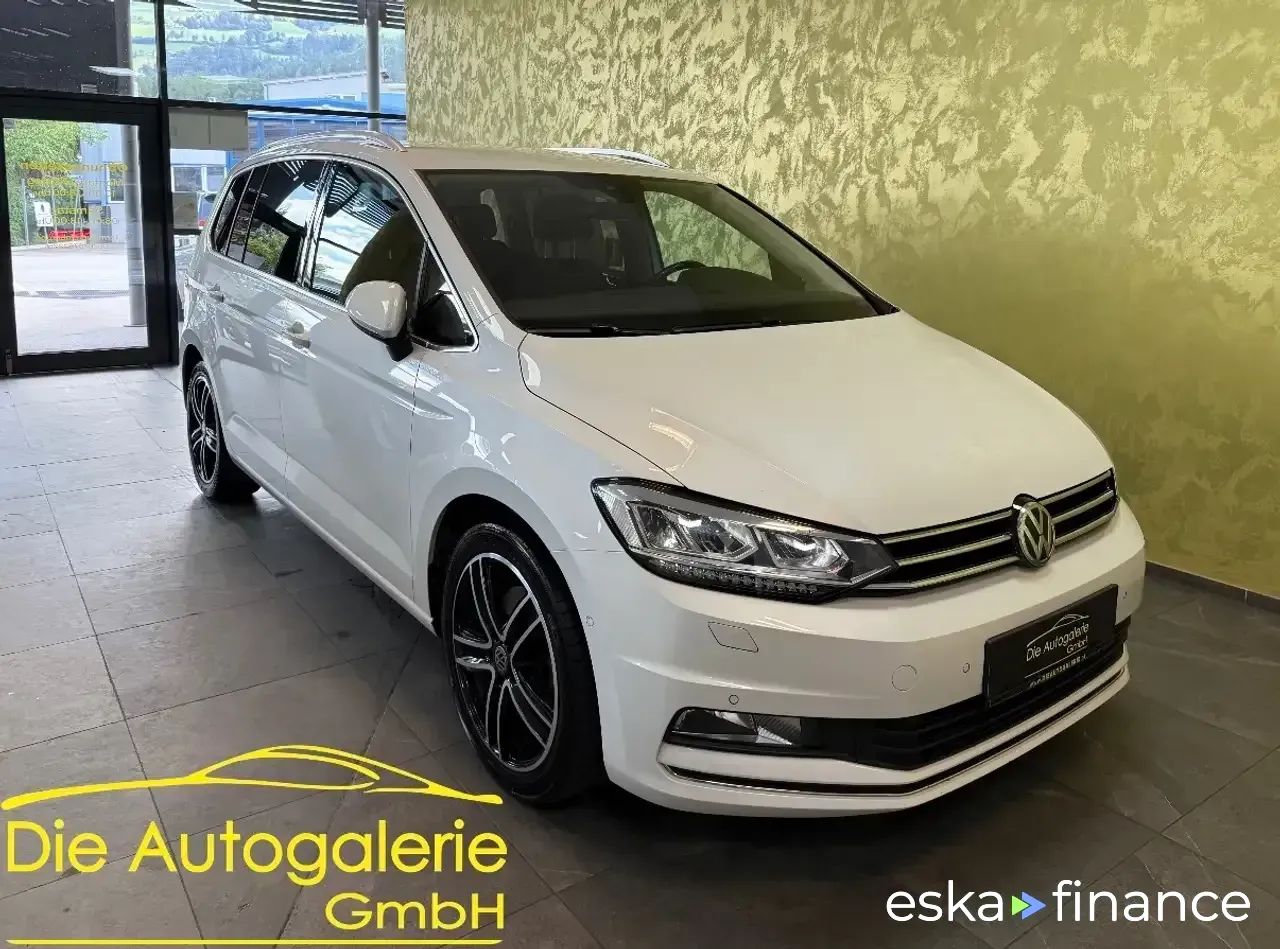 Lízing Hatchback Volkswagen Touran 2017