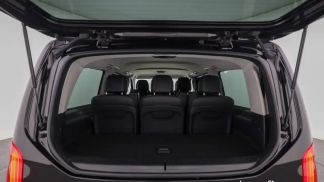 Lízing Hatchback MERCEDES V 300 2021