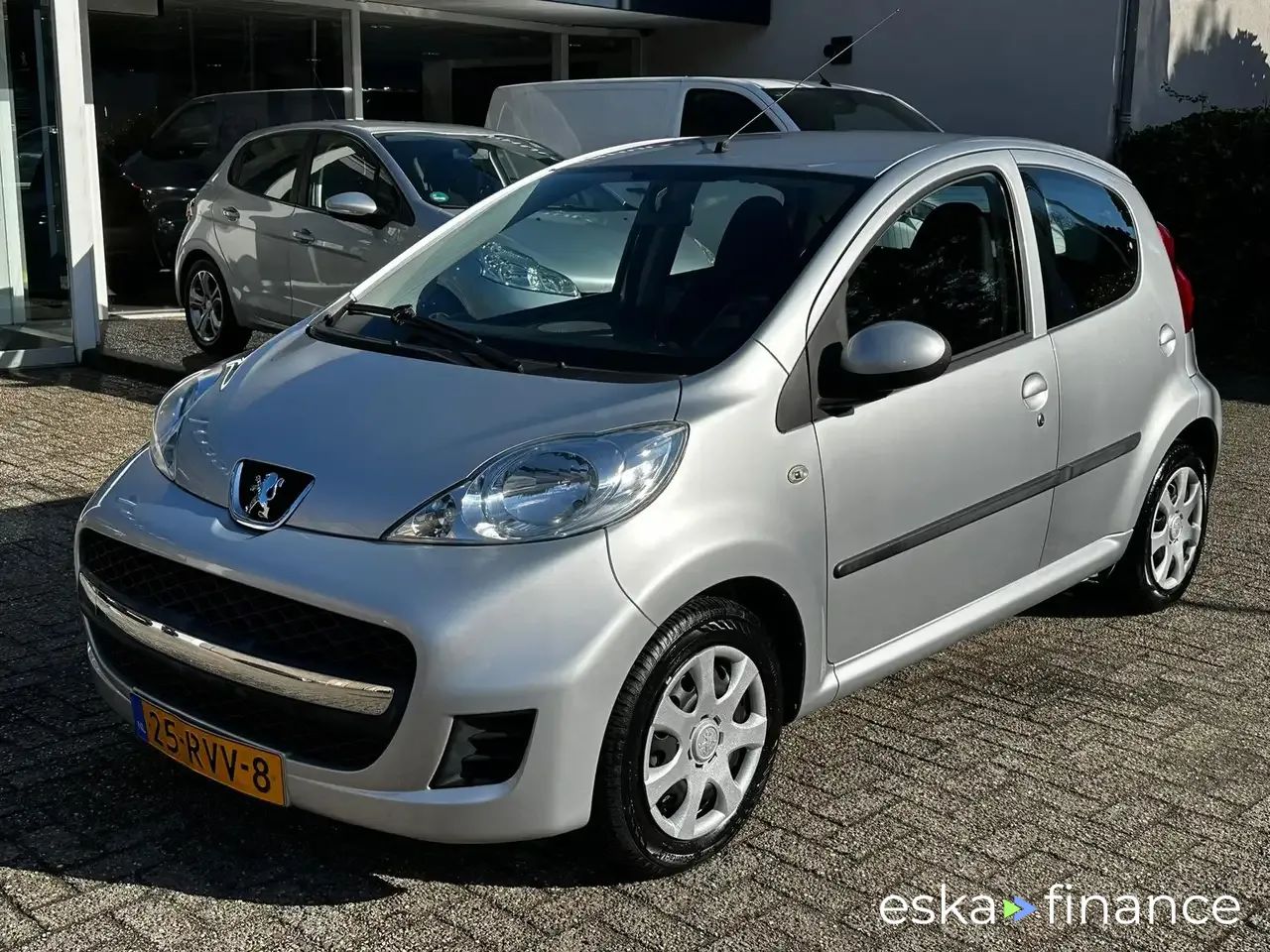 Hatchback Peugeot 107 2011