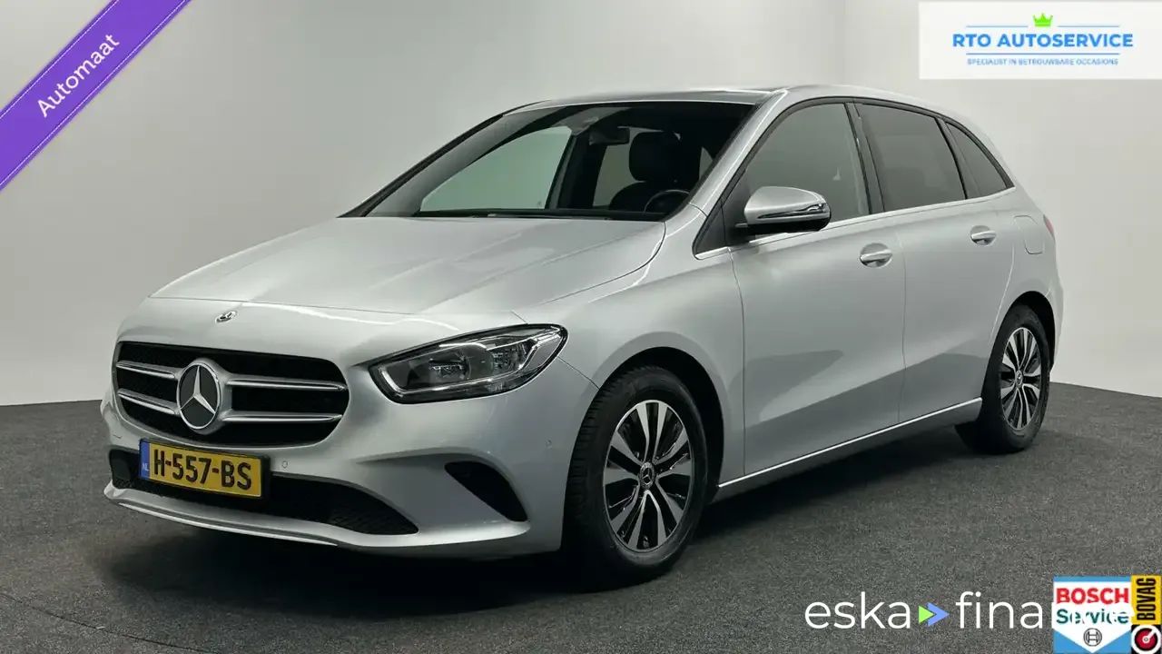 Lízing Hatchback MERCEDES B 180 2020