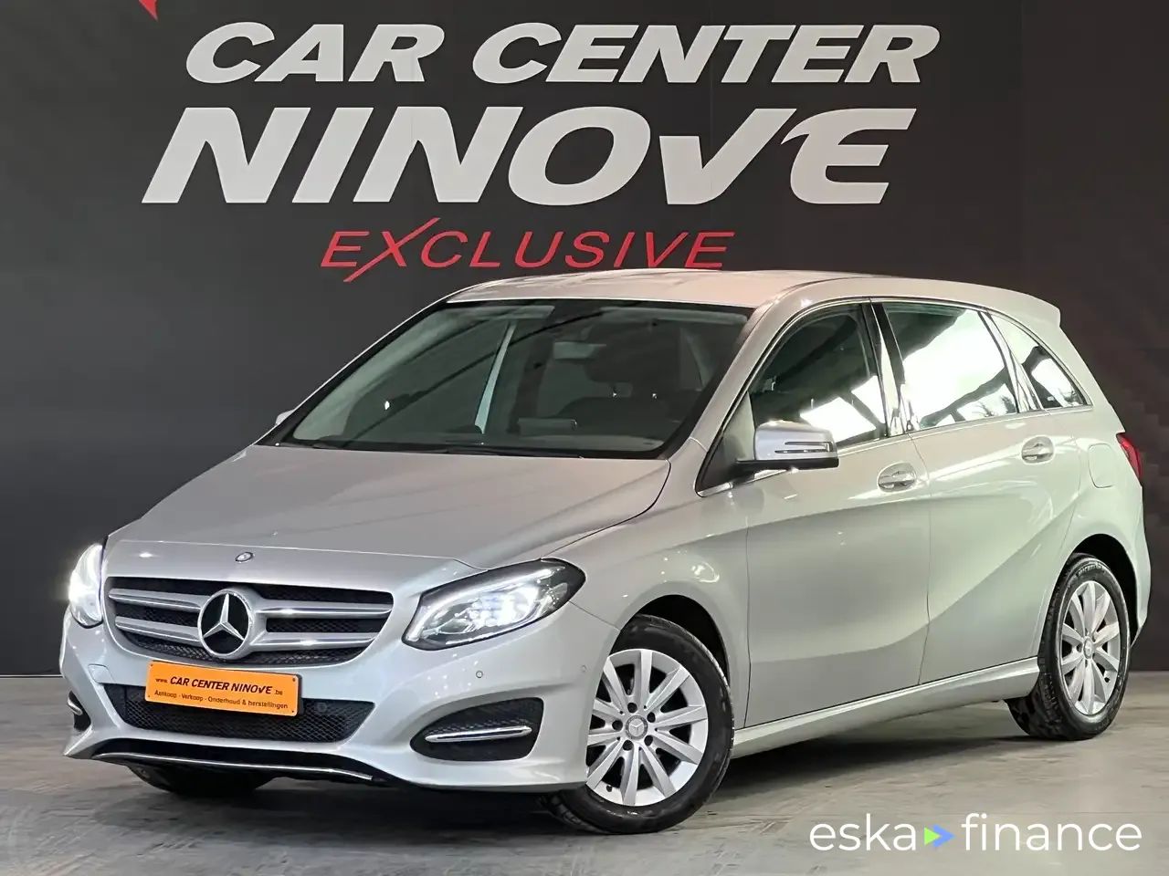 Financování Hatchback MERCEDES B 180 2017