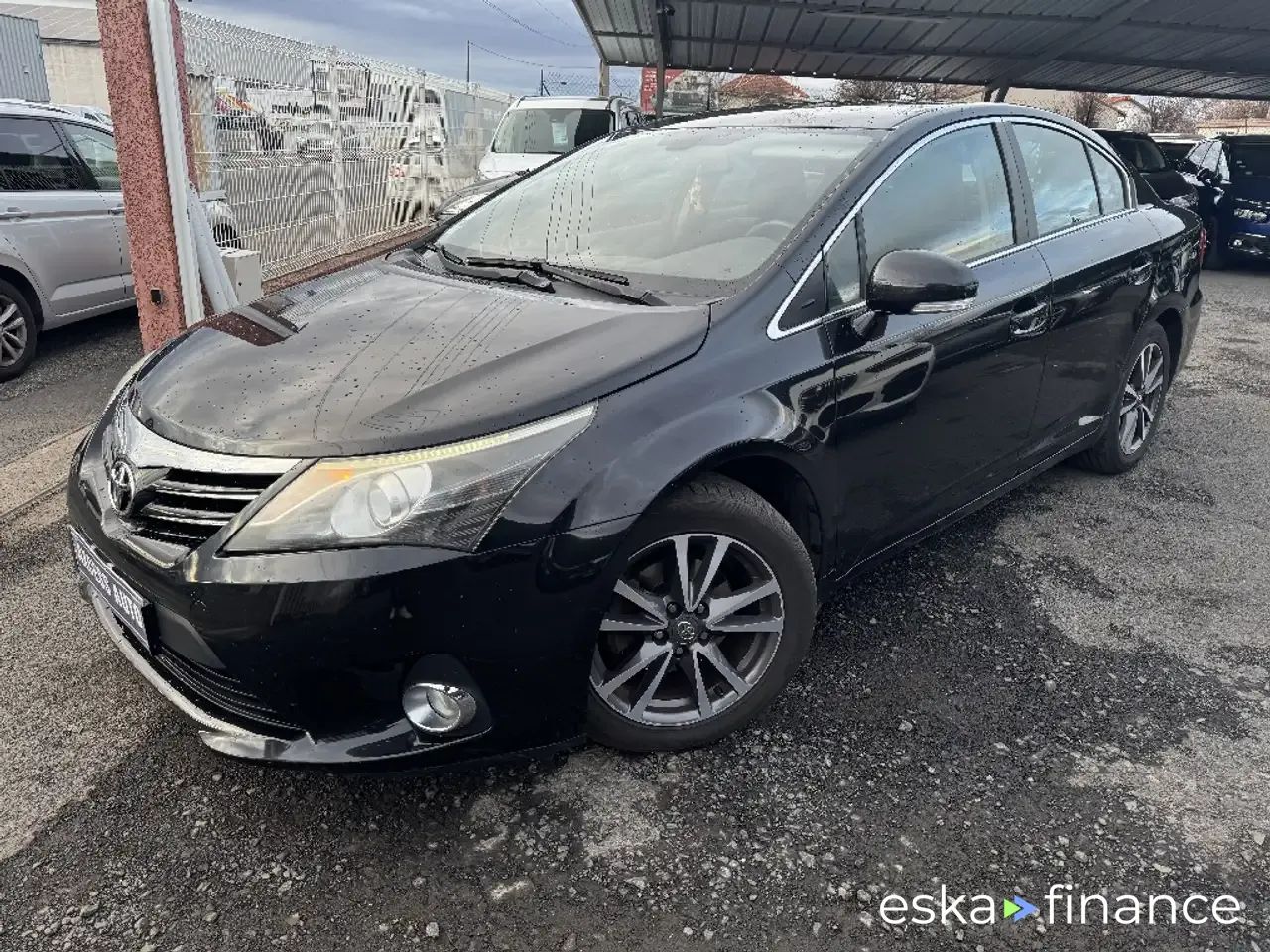 Lízing Sedan Toyota Avensis 2013