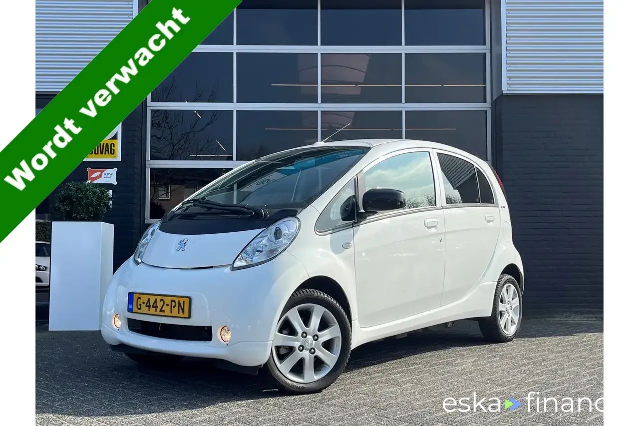 Leasing Hatchback Peugeot iOn 2019