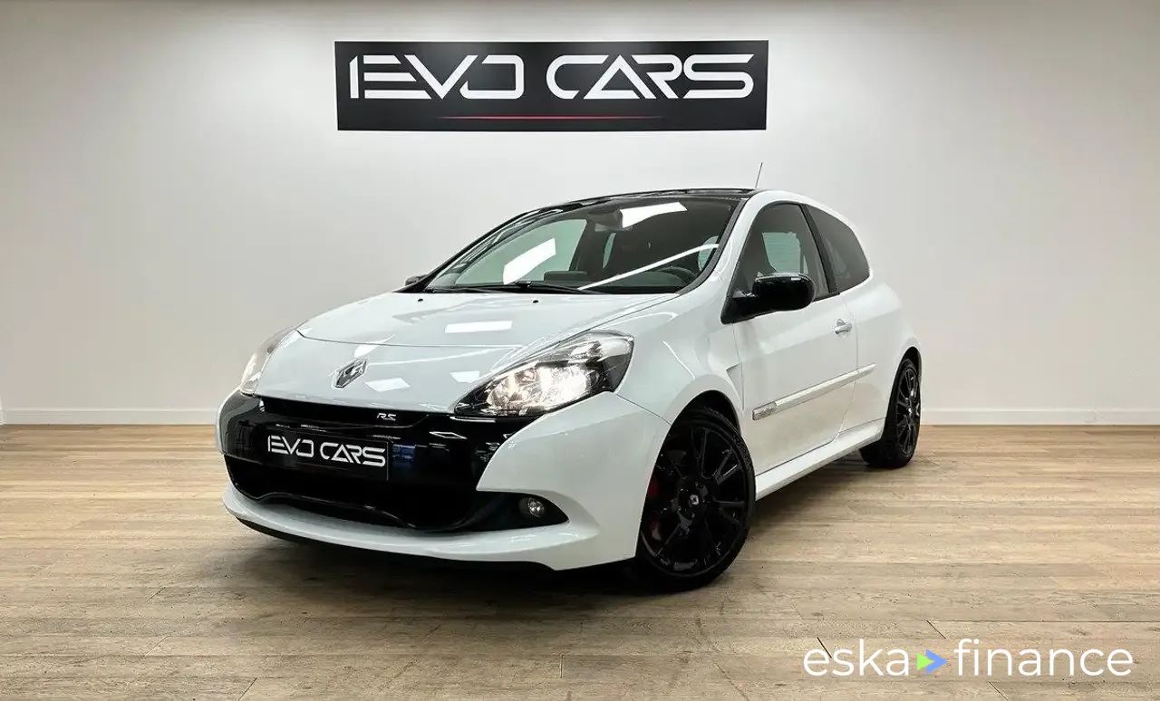 Lízing Sedan Renault Clio 2011