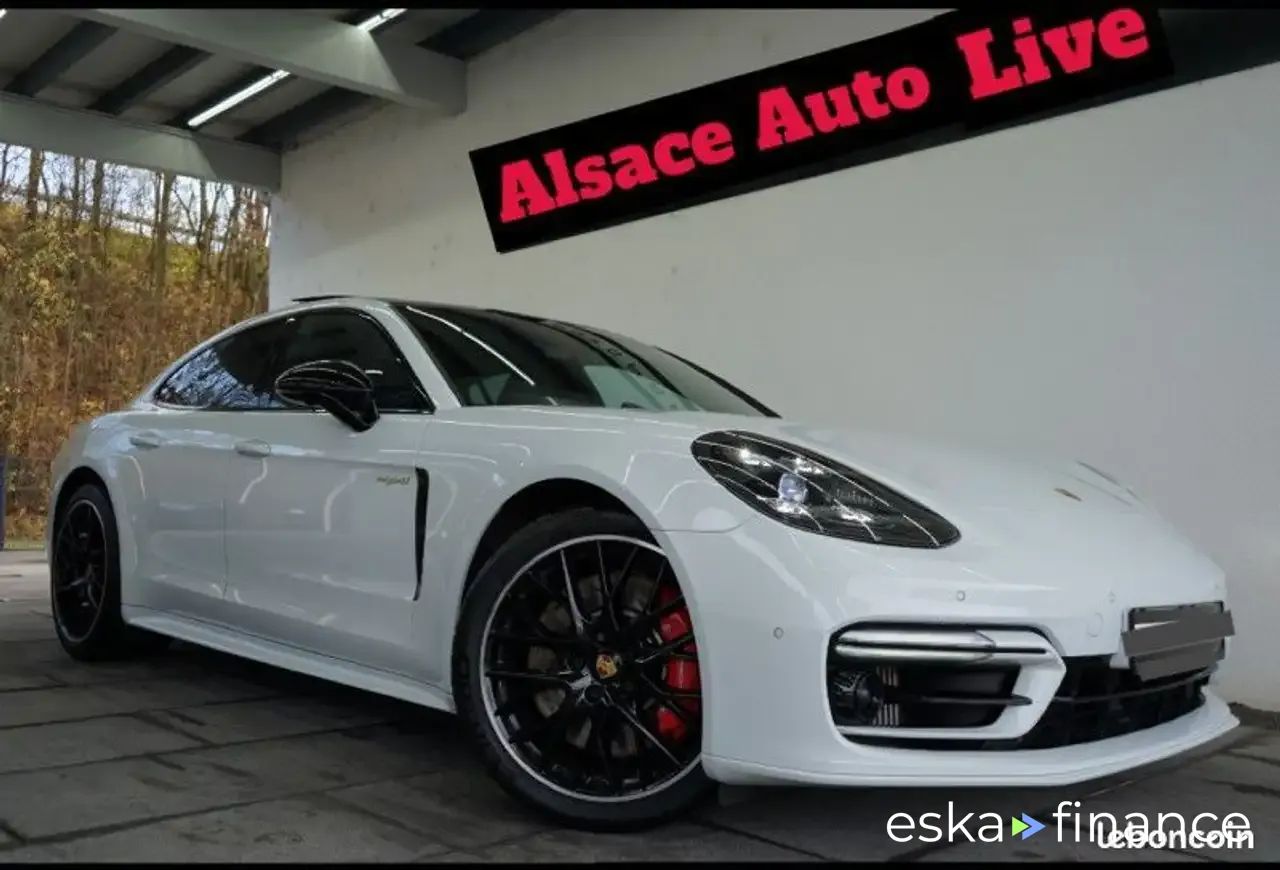 Lízing Sedan Porsche Panamera 2021